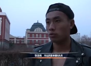 被姐姐迷住